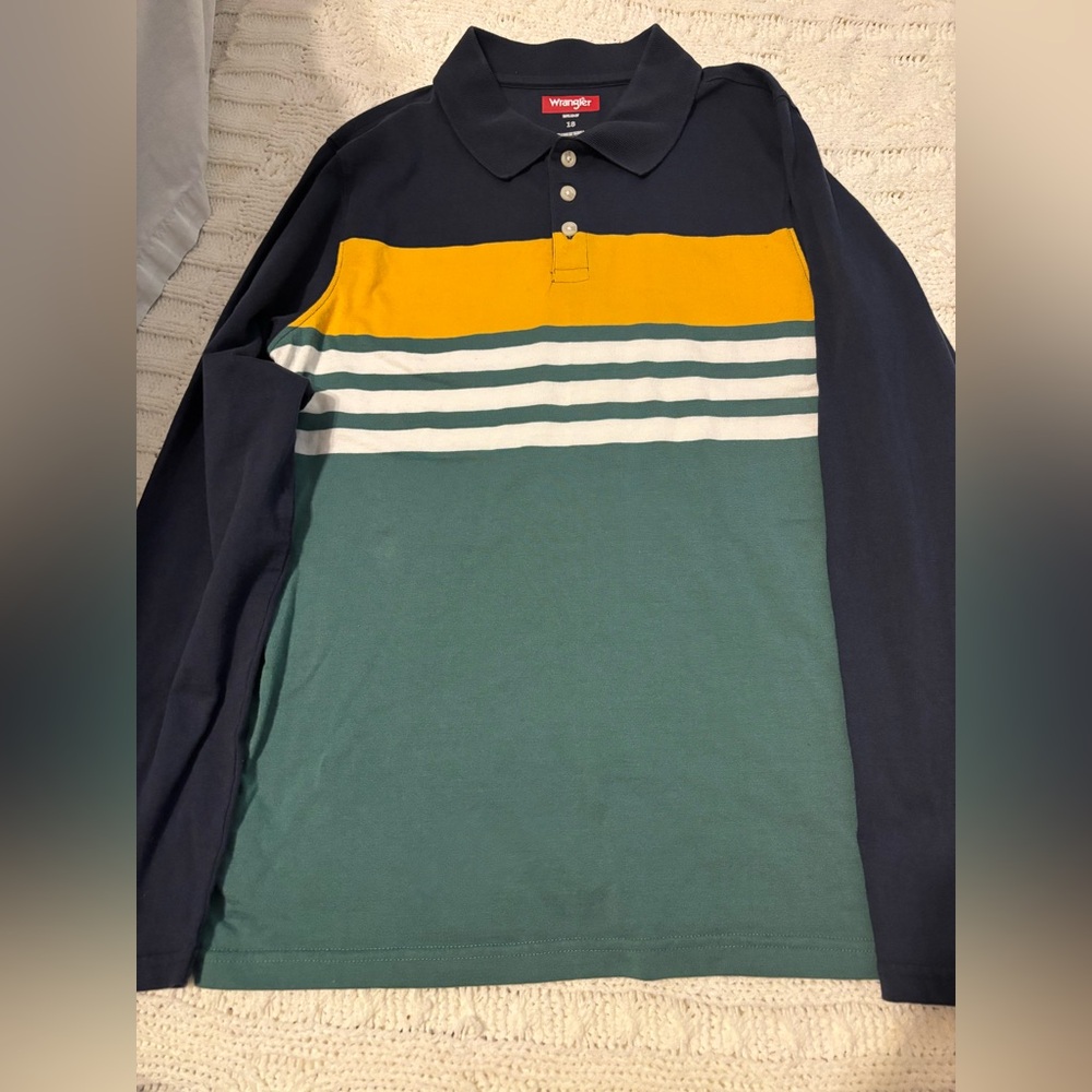 Wrangler collared shirt. Excellent condition